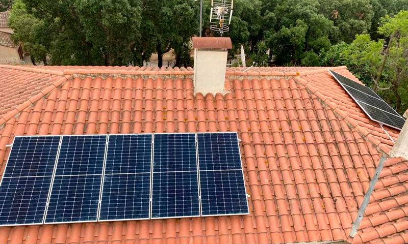 Instal·lació de 8 plaques solars en una teulada - Nucli Solar