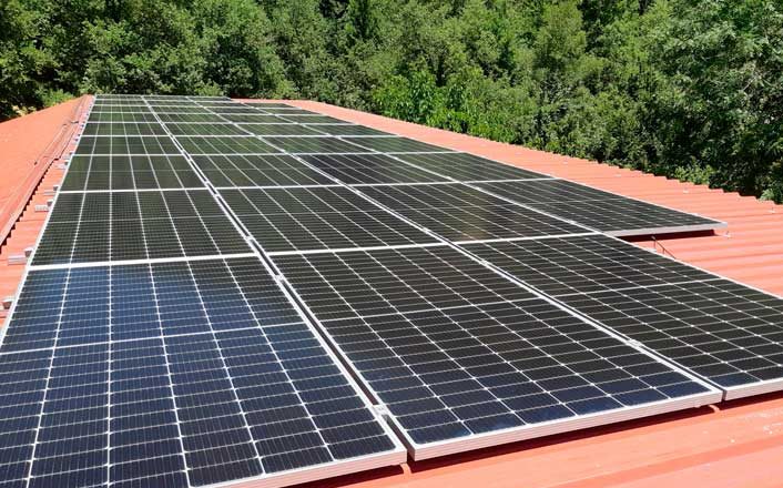 Instalación solar fotovoltaica por autoconsumo en la Vall d’en Bas