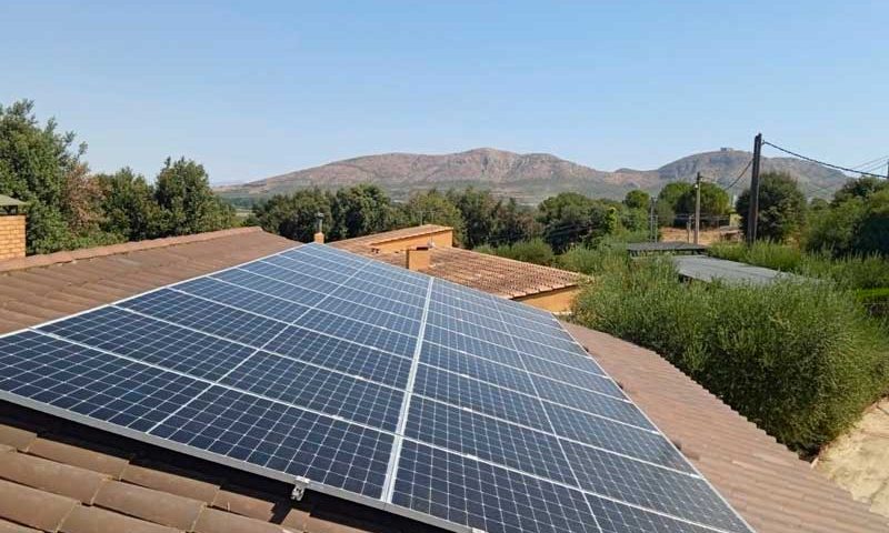 Instal·lació de 20 plaques solars en una teulada - Nucli Solar
