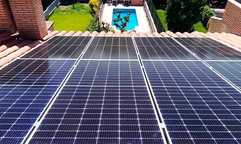 Instalación de 8 placas solares en un tejado - Nucli Solar