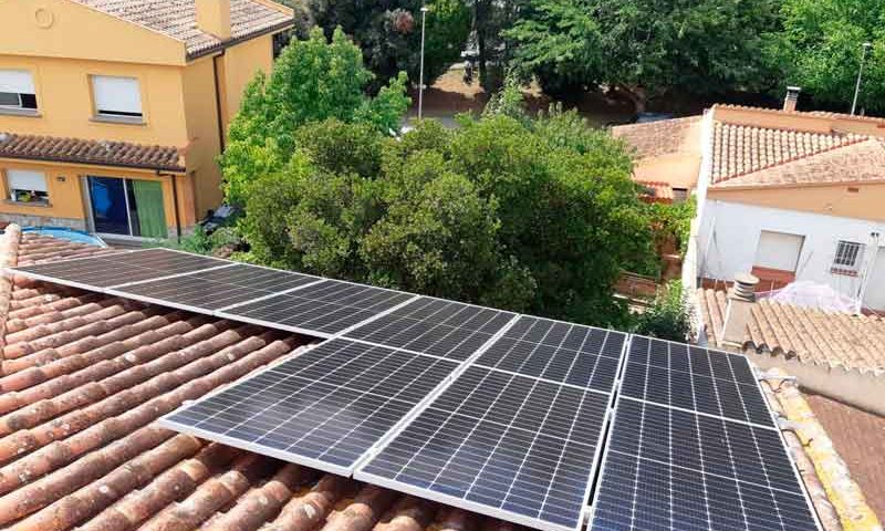 Instalación de 9 placas solares en un tejado - Nucli Solar