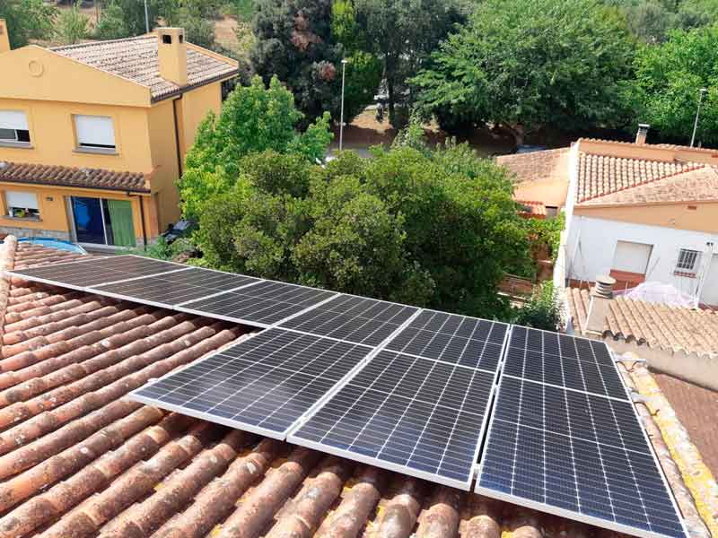 Instal·lació de 9 plaques solars en una teulada - Nucli Solar