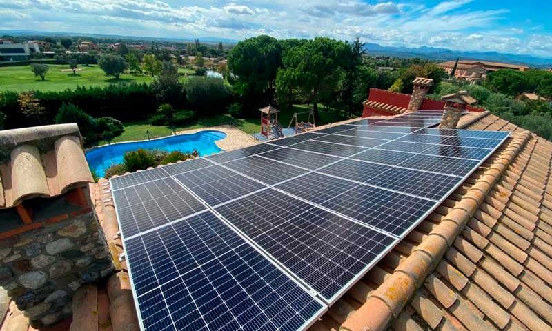 Instal·lació de 26 plaques solars en una teulada - Nucli Solar