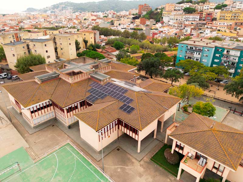 Instal·lació de 91 plaques solars en una teulada - Nucli Solar