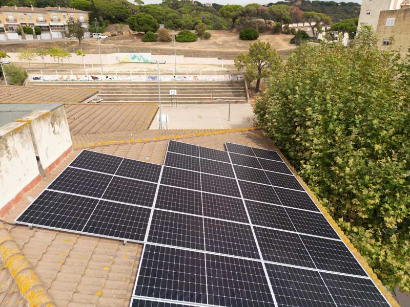 Instal·lació de 91 plaques solars en una teulada - Nucli Solar