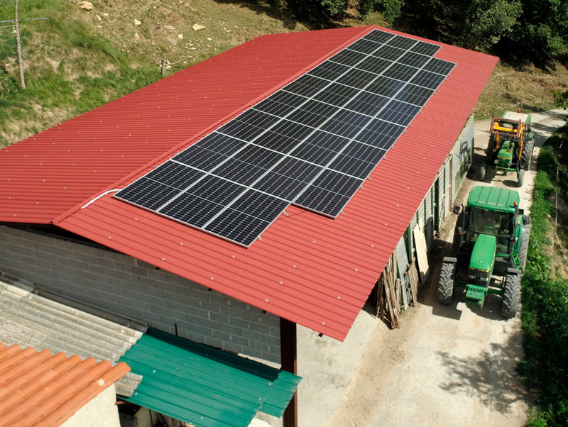 Instal·lació fotovoltaica en granja - Nucli Solar